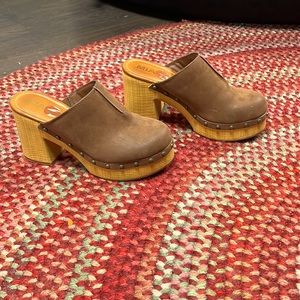 Mia chunky heal clogs